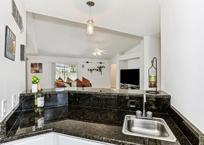 Warm And Inviting 4br Home, Perfect For Families Holiday home