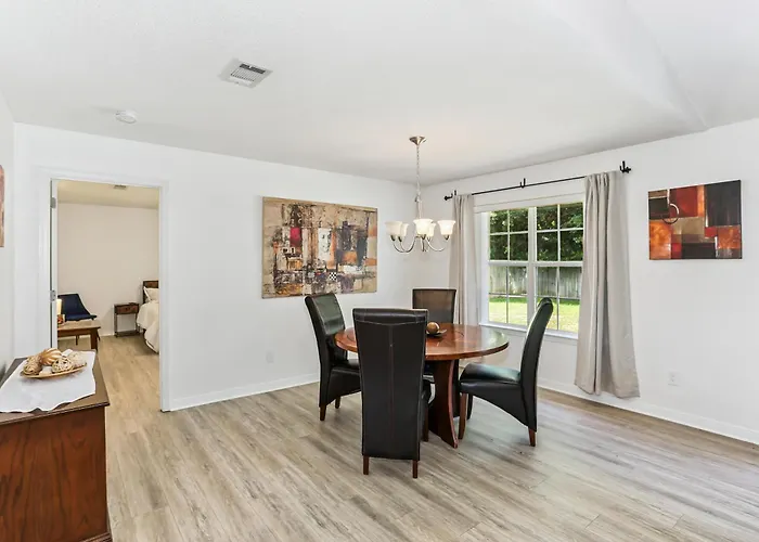 Warm And Inviting 4br Home, Perfect For Families Holiday home *