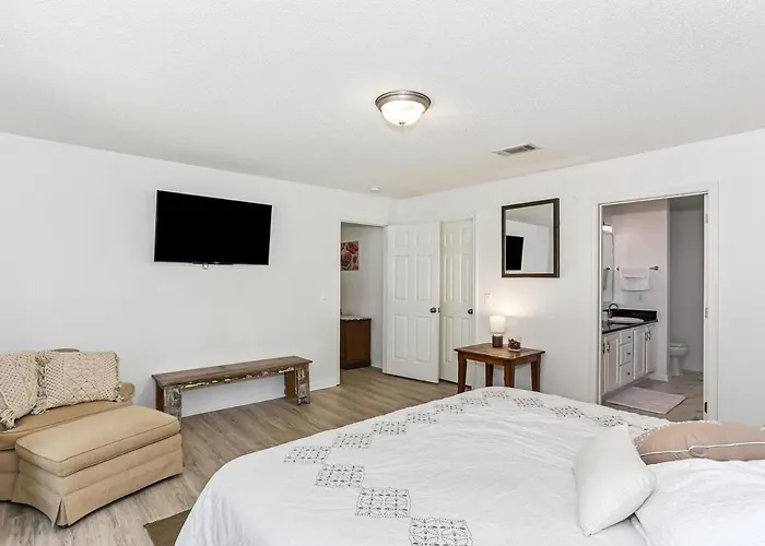 Warm And Inviting 4br Home, Perfect For Families Holiday home *