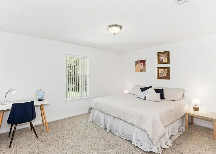 Warm And Inviting 4br Home, Perfect For Families