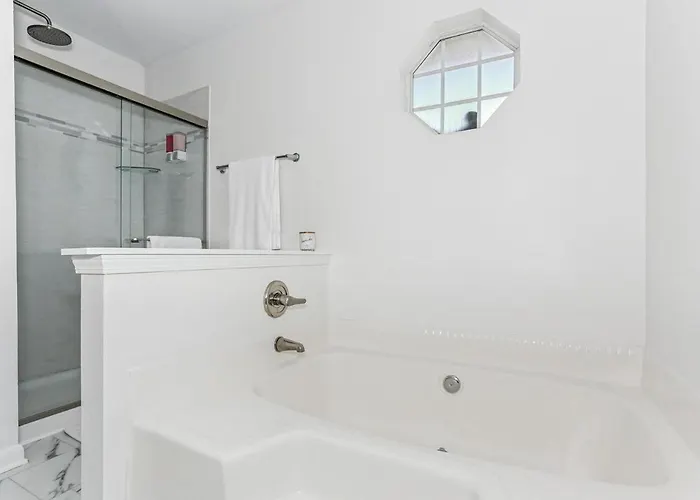 Warm And Inviting 4br Home, Perfect For Families * Pensacola