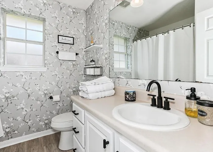 Holiday home Warm And Inviting 4br Home, Perfect For Families Pensacola